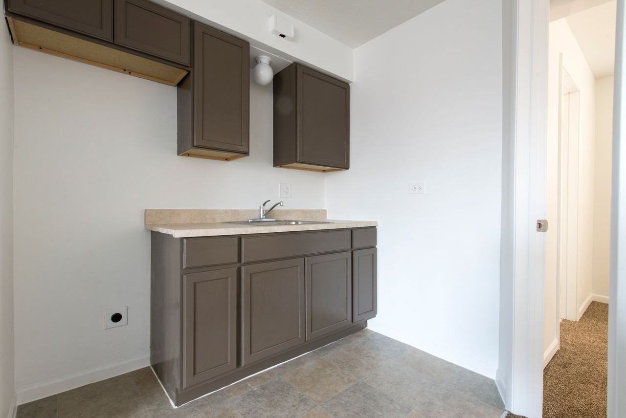 8640 S Ingleside Ave Chicago, IL 60619 - Photo 2 of 8