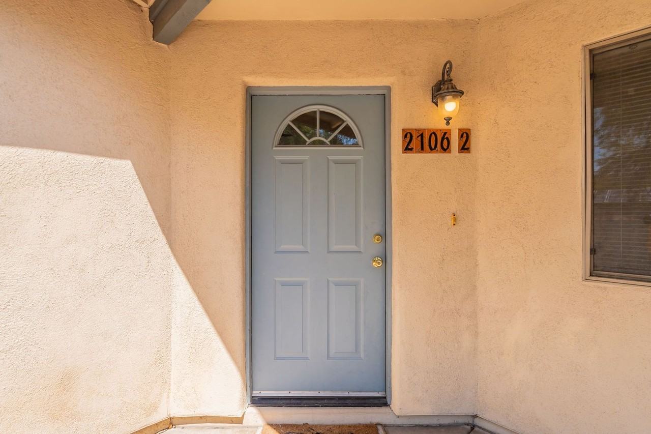 2106 N. Mountain Ave. - Photo 2 of 34
