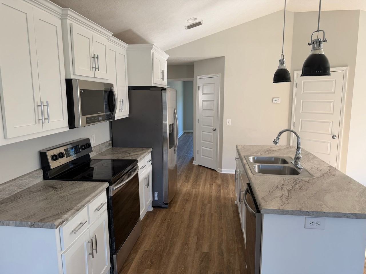 2613 Katie Marie Ln - Photo 3 of 8