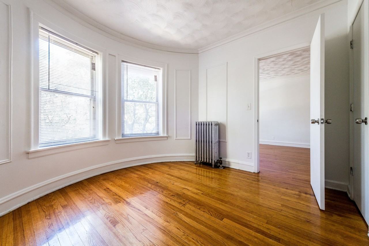 7939 S Dobson Ave Chicago, IL 60619 - Photo 3 of 8