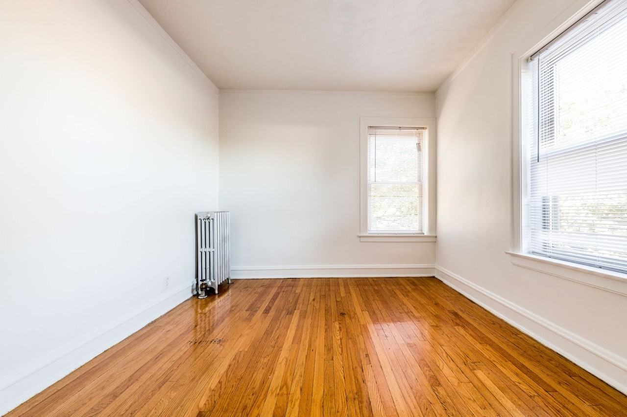 7939 S Dobson Ave Chicago, IL 60619 - Photo 5 of 8