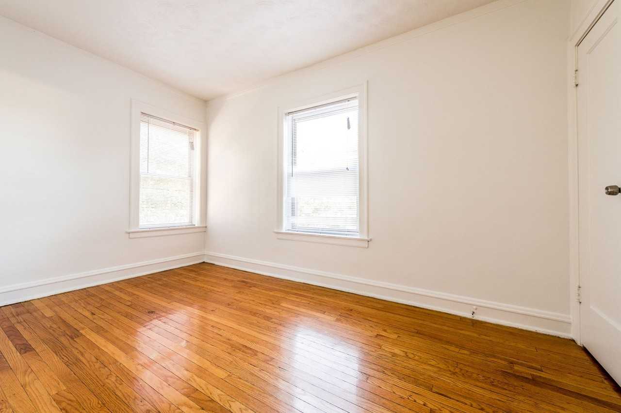 7939 S Dobson Ave Chicago, IL 60619 - Photo 6 of 8