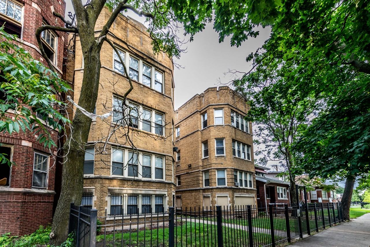 7924 S Vernon Chicago, IL 60619 - Photo 2 of 14