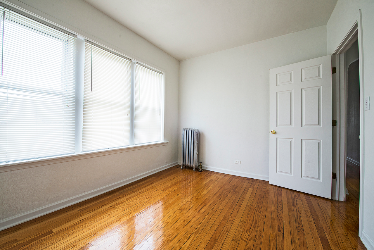 8155 S Ingleside - Photo 7 of 10