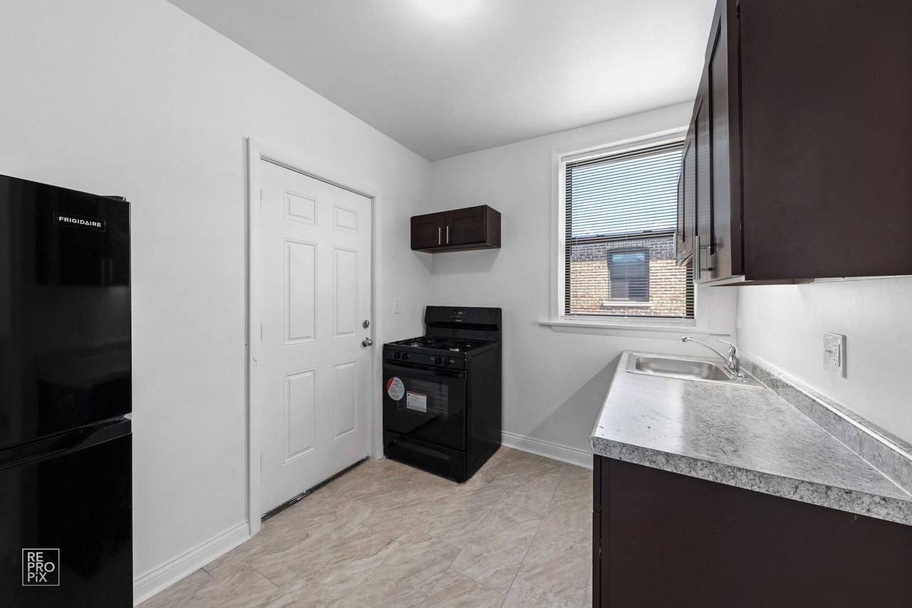 7655-7657 S East End 1704-1710 E 77th St Chicago, IL 60649 - Photo 2 of 19