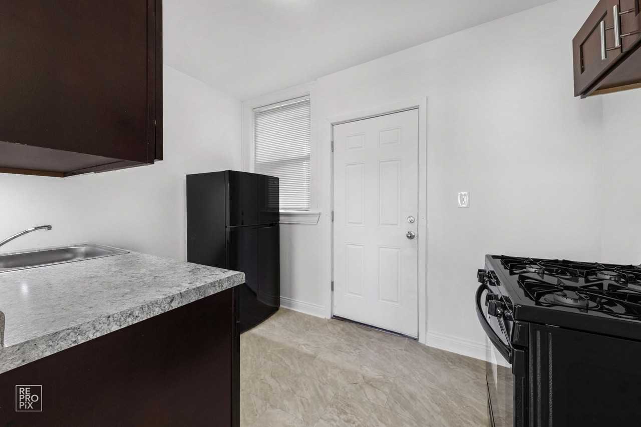 7655-7657 S East End 1704-1710 E 77th St Chicago, IL 60649 - Photo 3 of 19