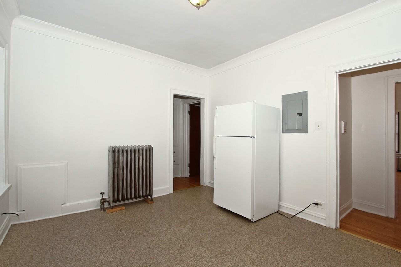 7956 S Eberhart Ave Chicago, IL 60619 - Photo 4 of 10