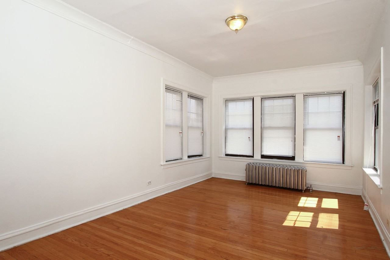 7956 S Eberhart Ave Chicago, IL 60619 - Photo 5 of 10