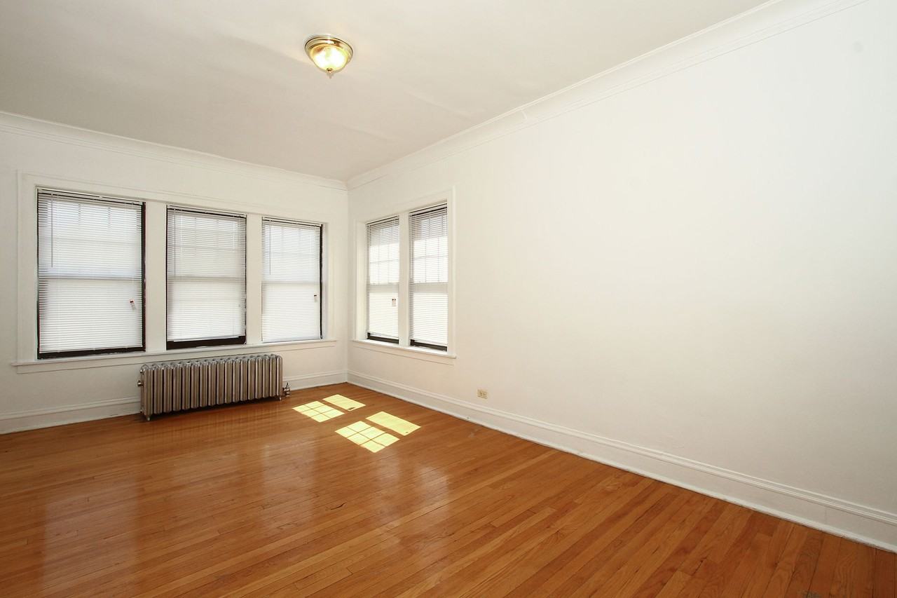 7956 S Eberhart Ave Chicago, IL 60619 - Photo 6 of 10