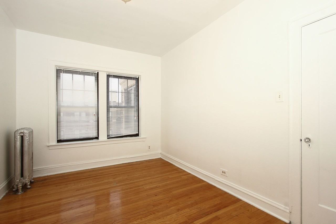 7956 S Eberhart Ave Chicago, IL 60619 - Photo 7 of 10