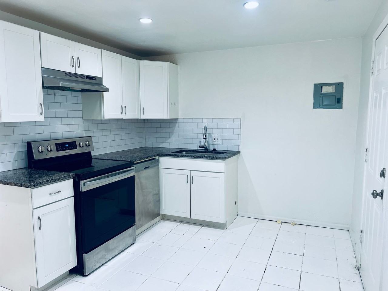 425 S Raleigh St - Photo 4 of 12