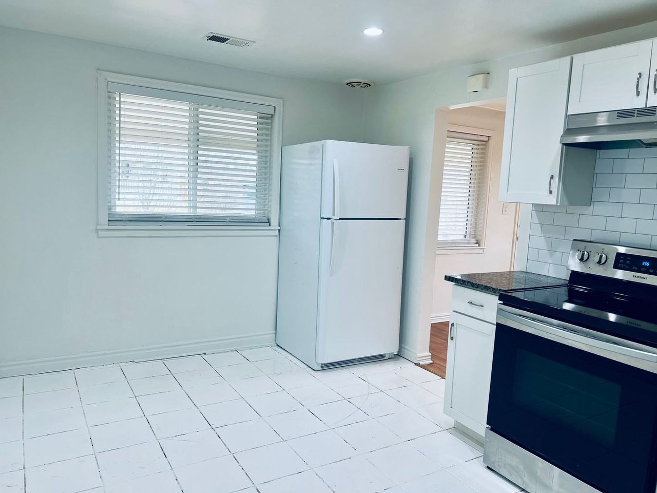 425 S Raleigh St - Photo 7 of 12