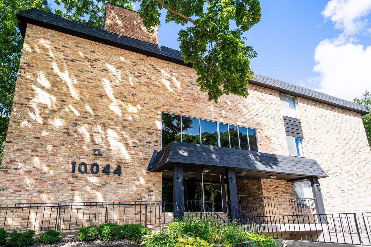 Nicollet Woods Apartments - Photo 5 of 19