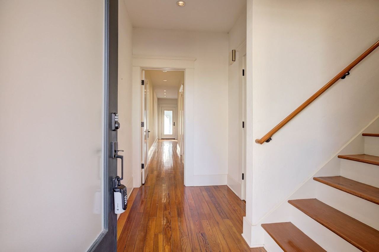 812 Nw 7th St - Photo 6 of 50