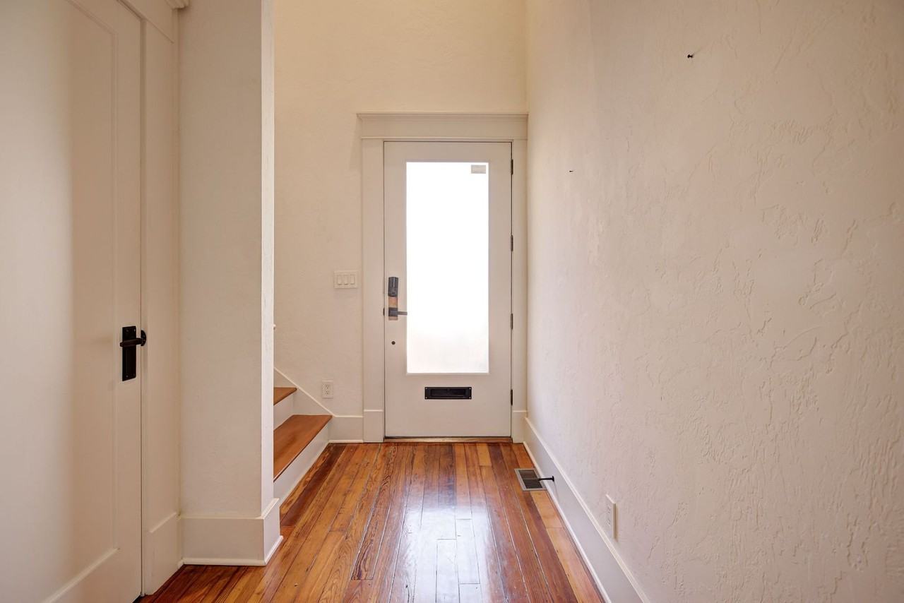 812 Nw 7th St - Photo 7 of 50