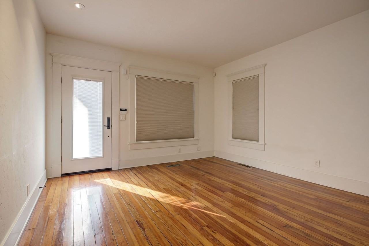 812 Nw 7th St - Photo 7 of 47