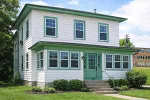 featured image of 179 W 4th St