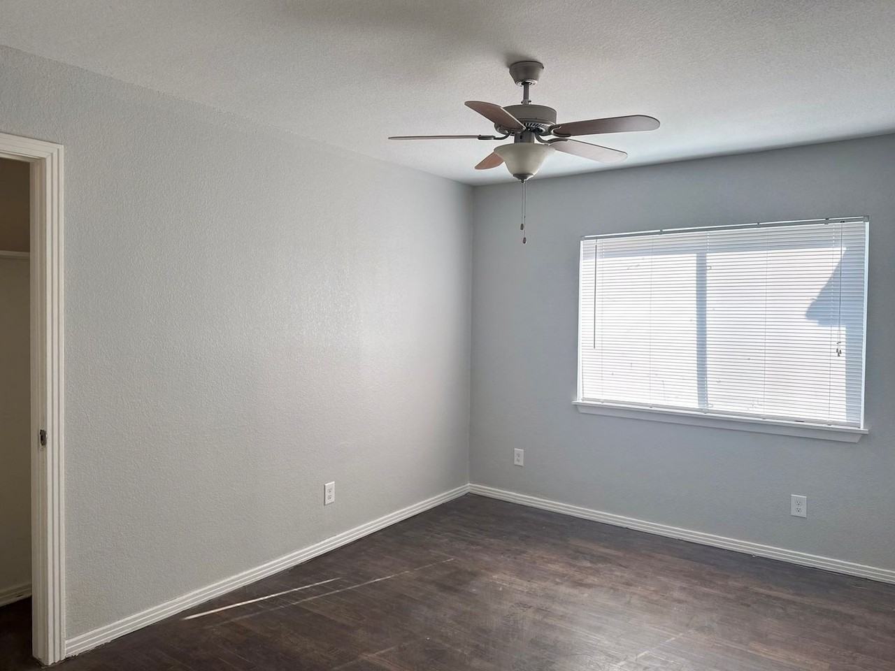 5711 W Shady Grove Rd - Photo 5 of 6