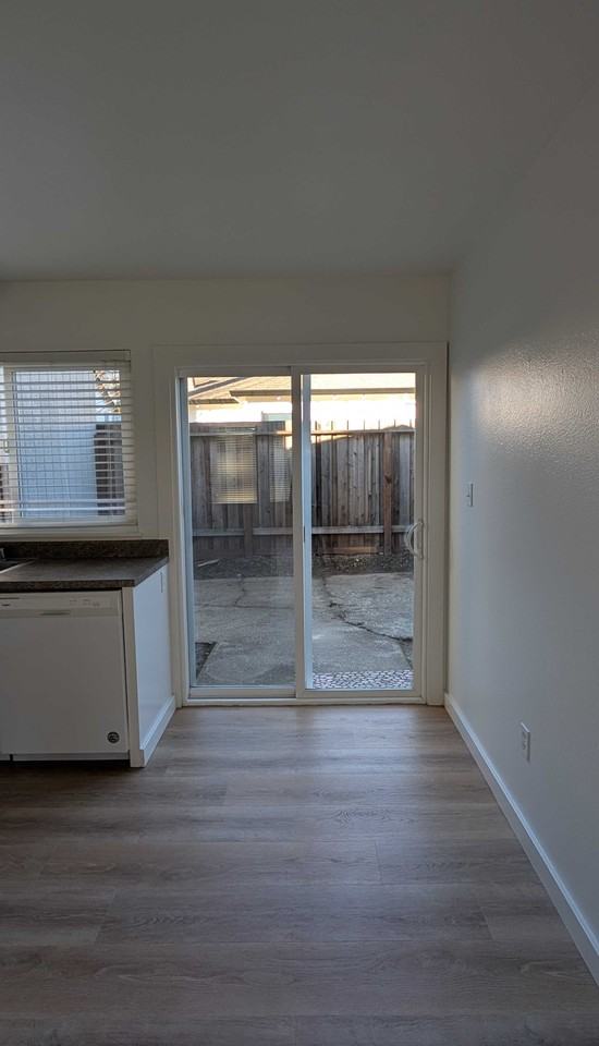 415 1st St #F - Photo 6 of 21