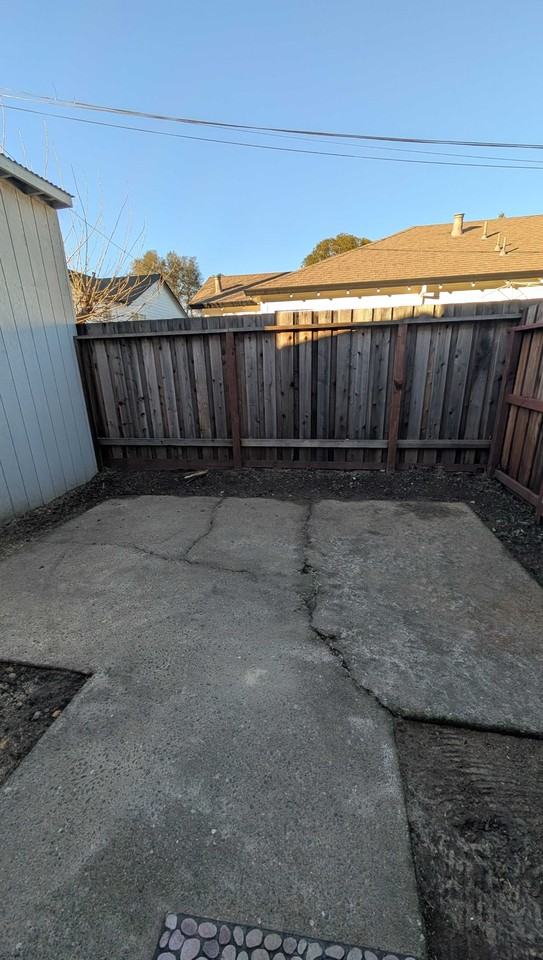 415 1st St #F - Photo 7 of 21