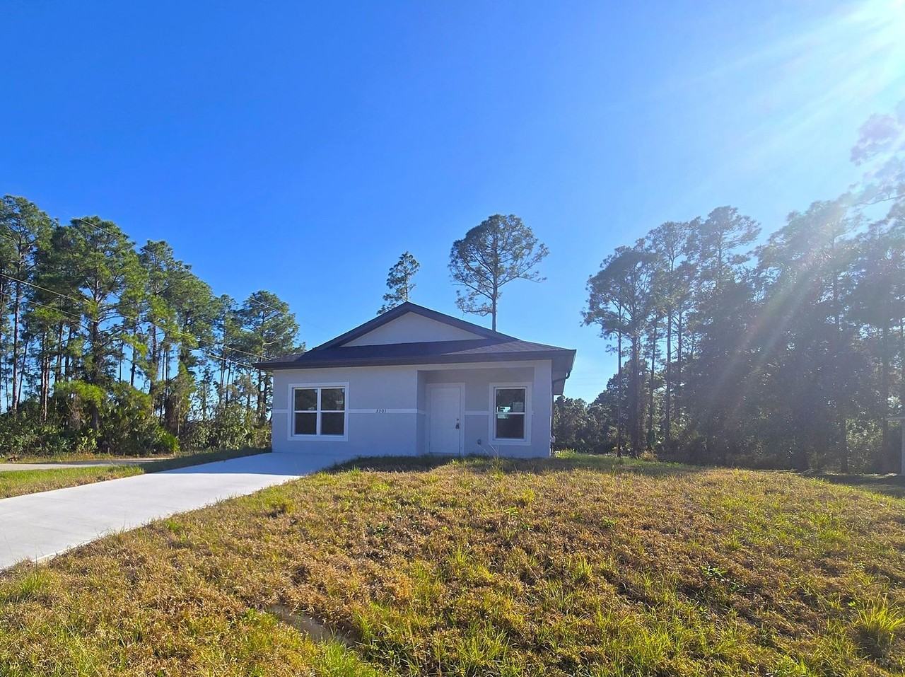 3301 69th St W - Photo 2 of 14