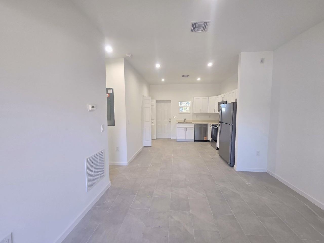 3301 69th St W - Photo 5 of 14