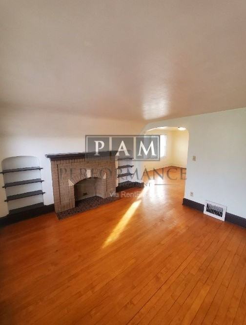 1114 16th Ave #B - Photo 5 of 16