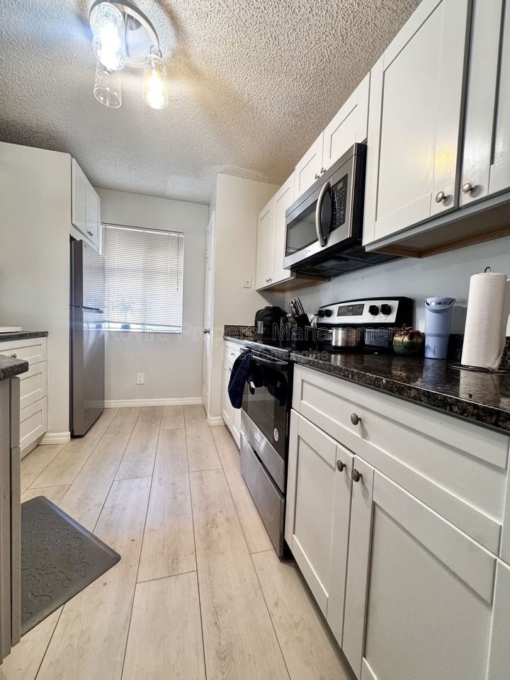 930 Northern Dancer Way #204 - Photo 5 of 9