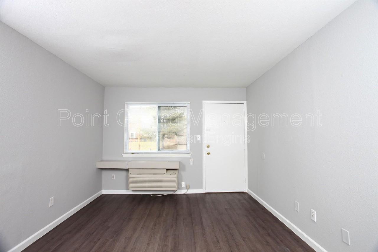 1212 S Longfellow St #204 - Photo 3 of 10