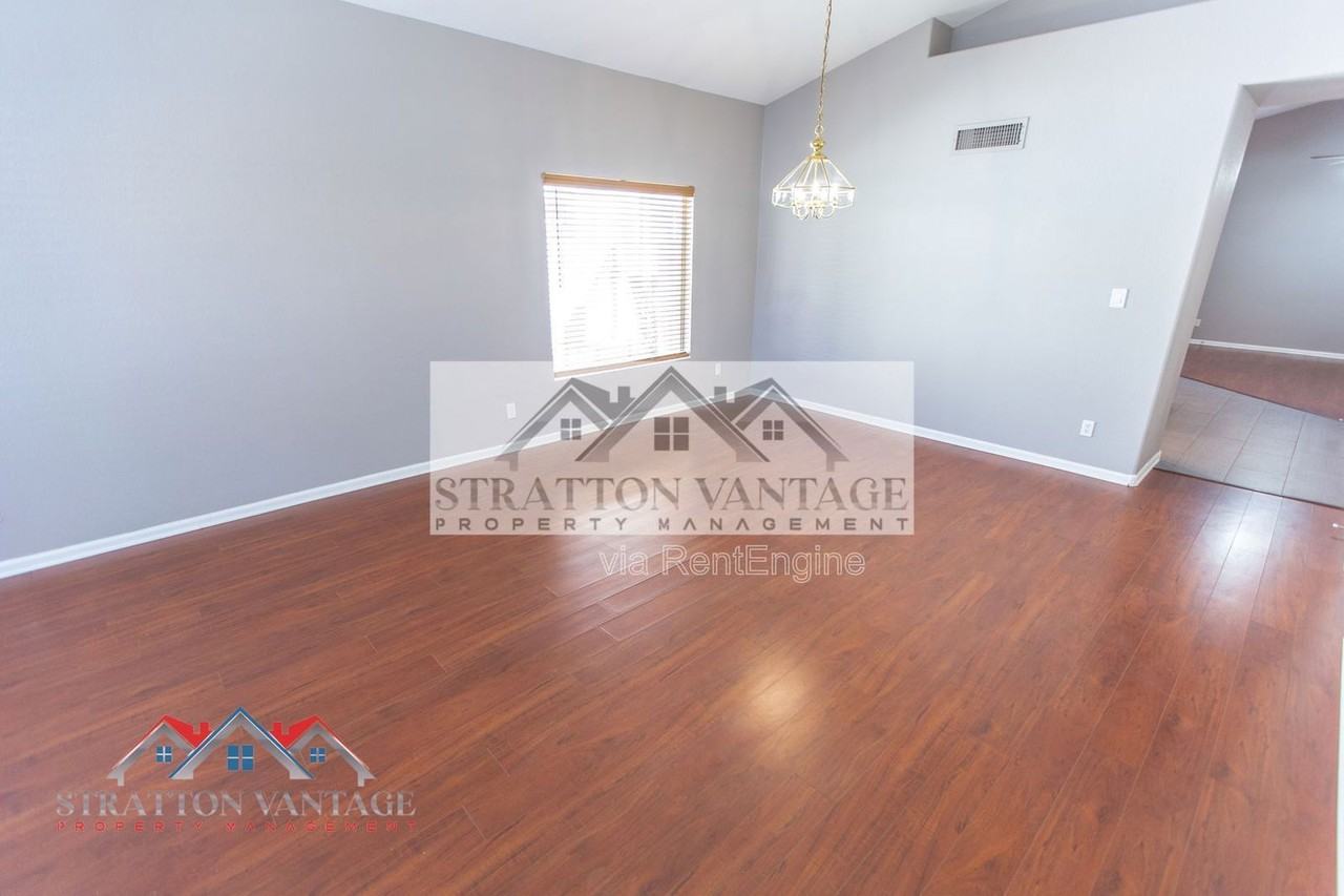 1015 E Brentrup Dr - Photo 7 of 44