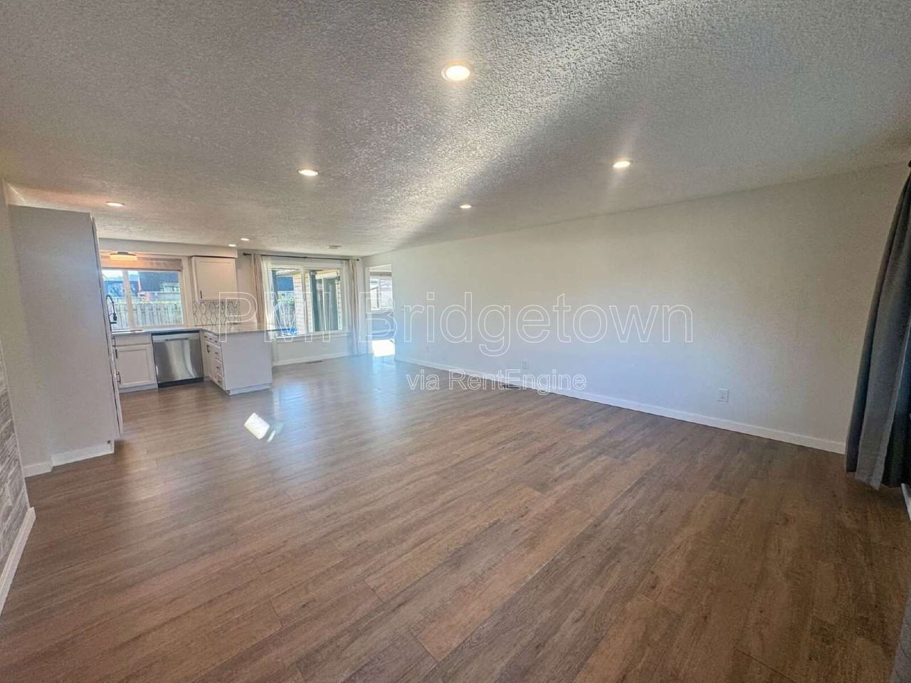 670 Ne 22nd St - Photo 3 of 26