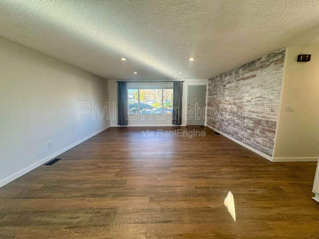 670 Ne 22nd St - Photo 4 of 26