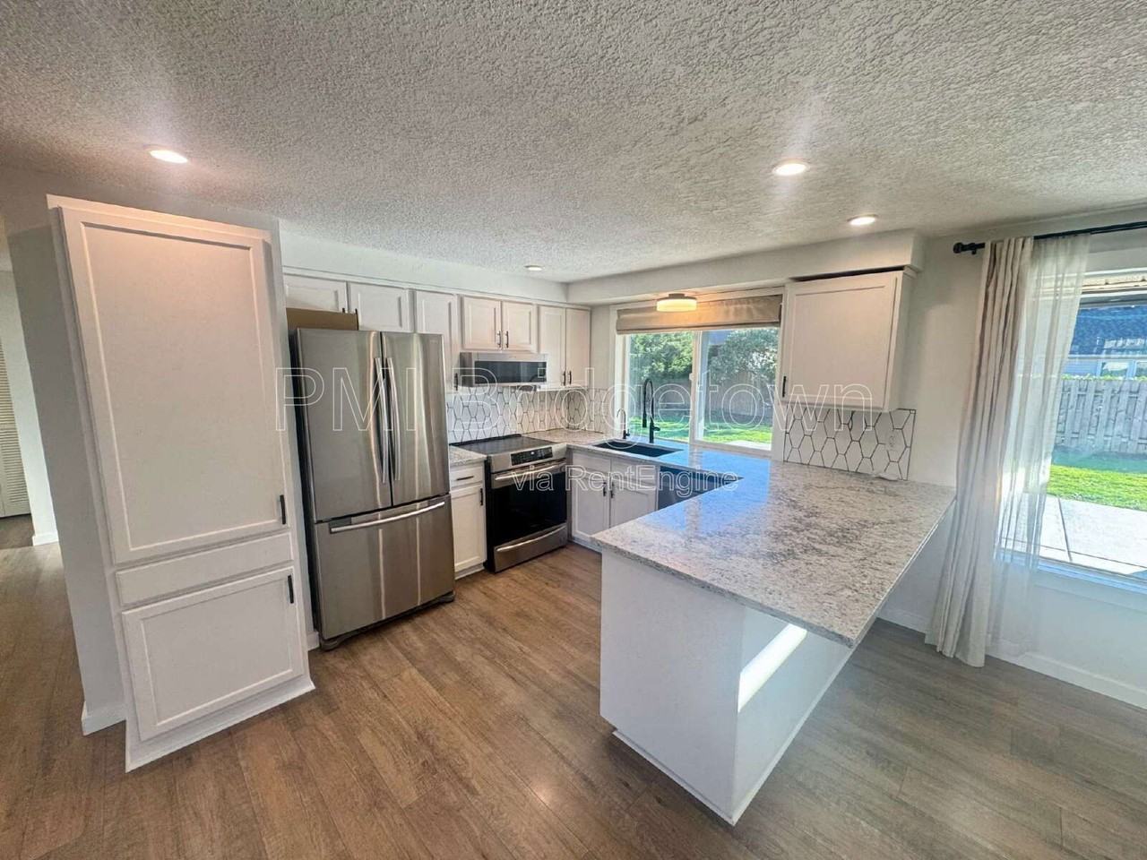 670 Ne 22nd St - Photo 6 of 26