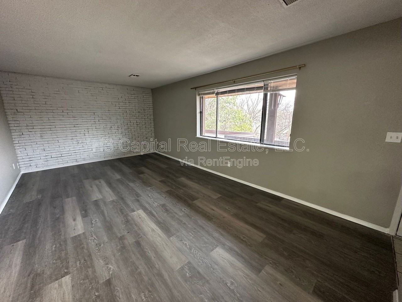 403 Woodhenge Dr Apt A - Photo 2 of 9