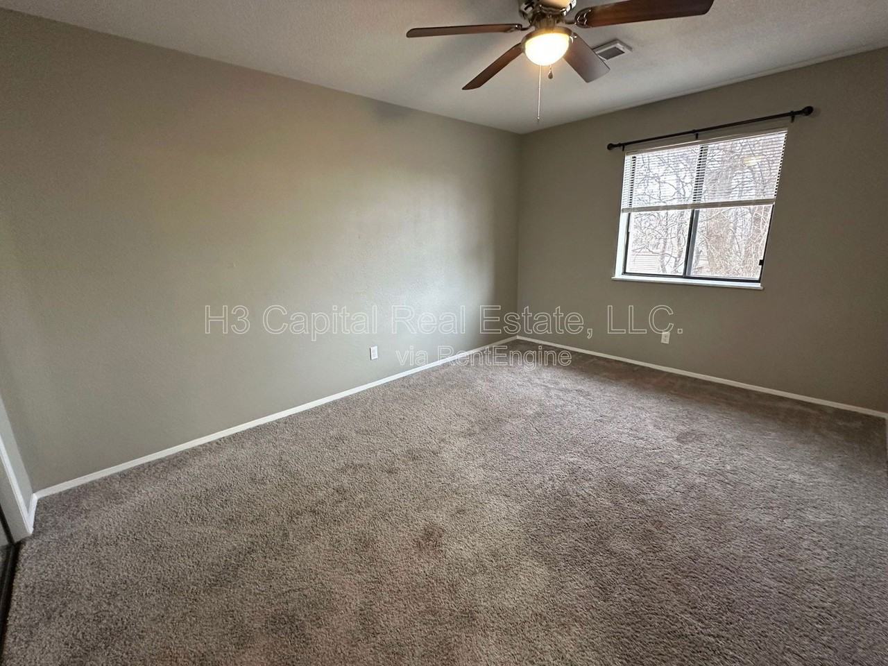 403 Woodhenge Dr Apt A - Photo 4 of 9