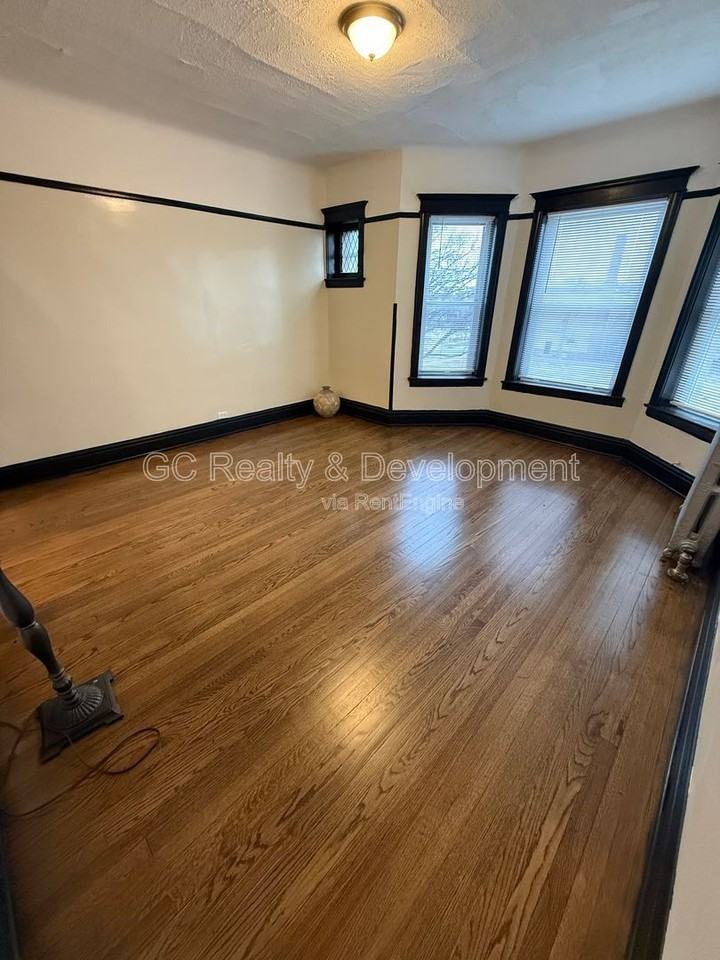 1450 E Marquette Rd #3 - Photo 4 of 12