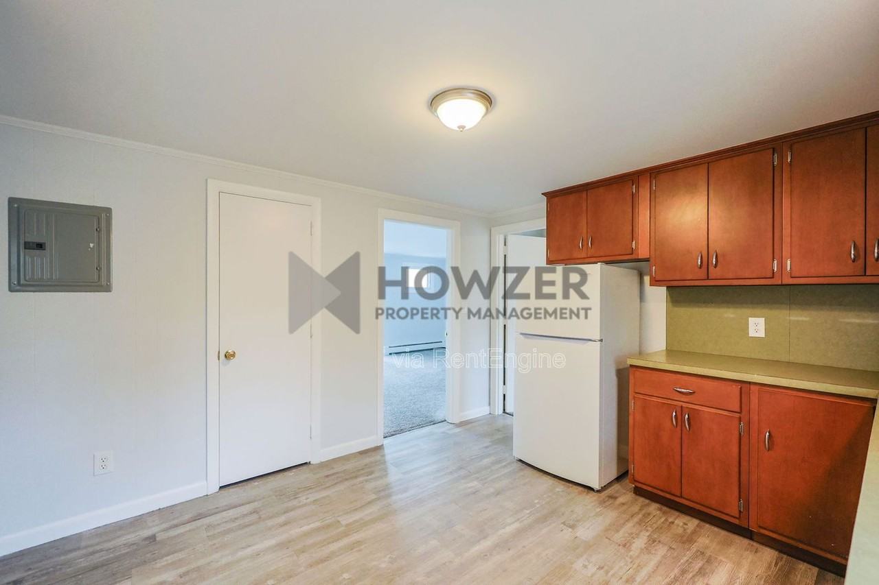 560 W Main St - Photo 4 of 27