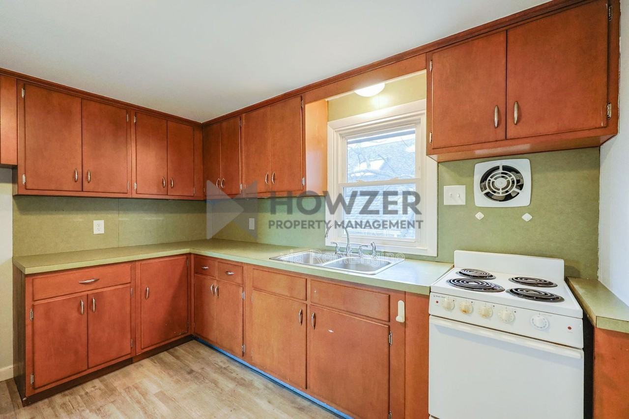 560 W Main St - Photo 5 of 27