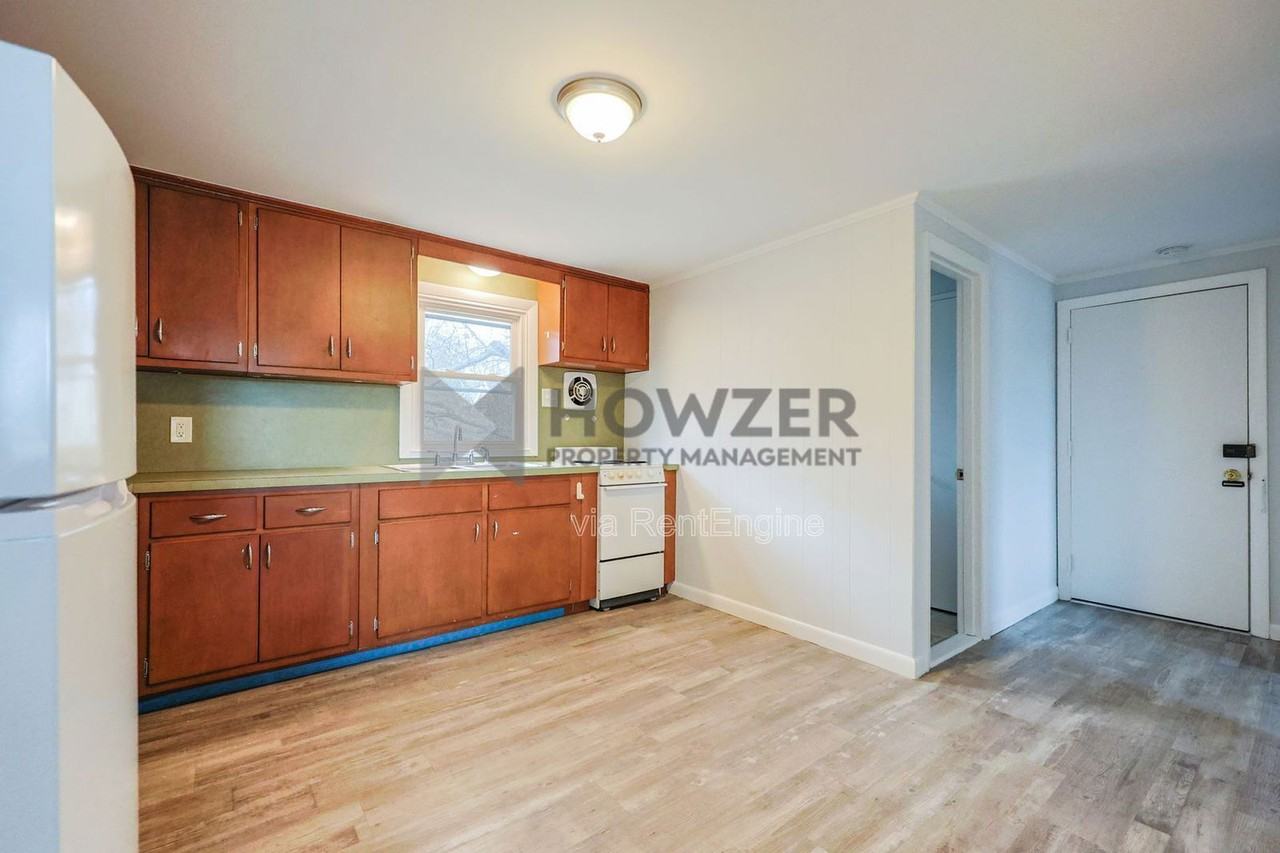 560 W Main St - Photo 6 of 27