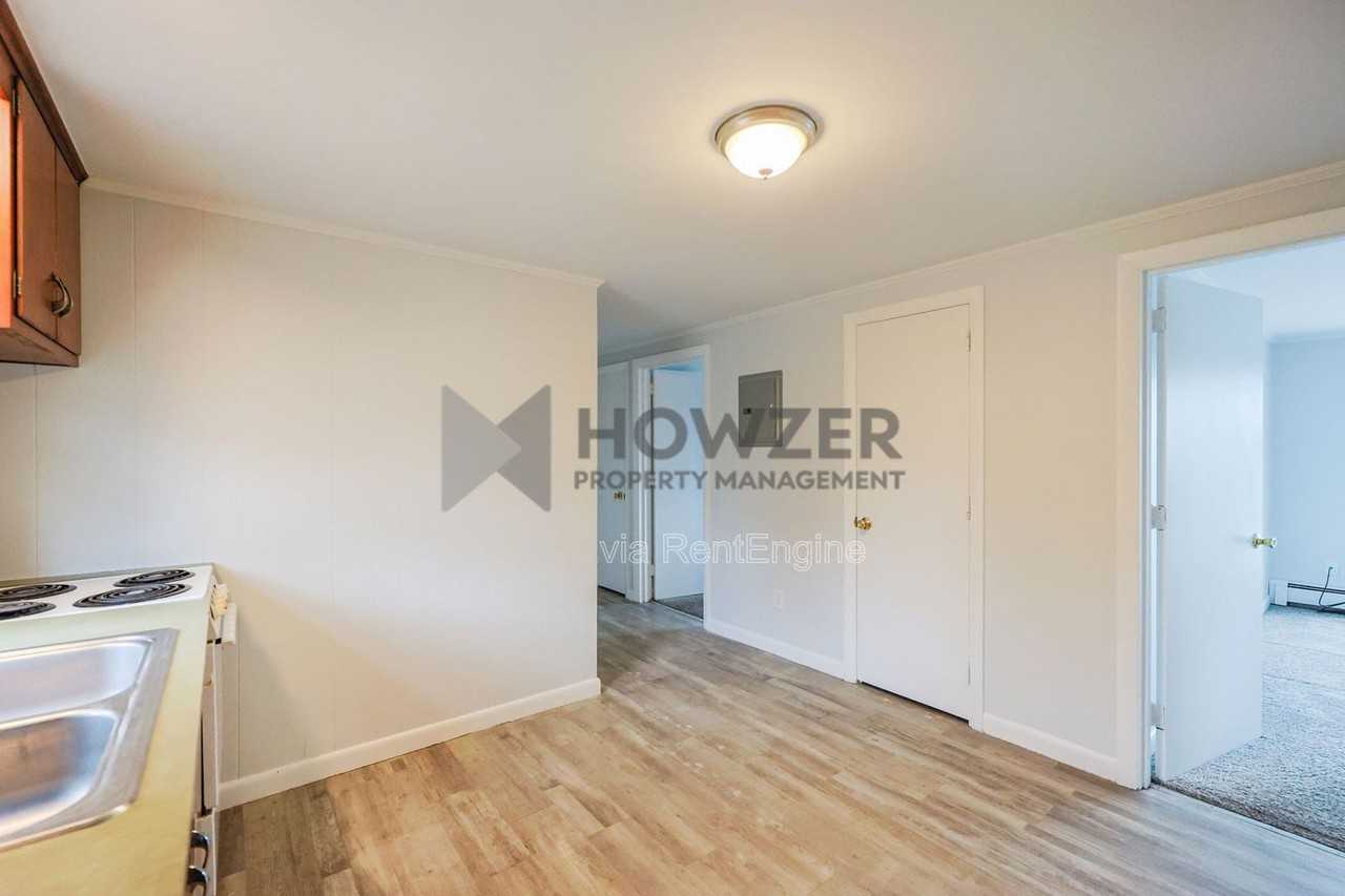 560 W Main St - Photo 7 of 27