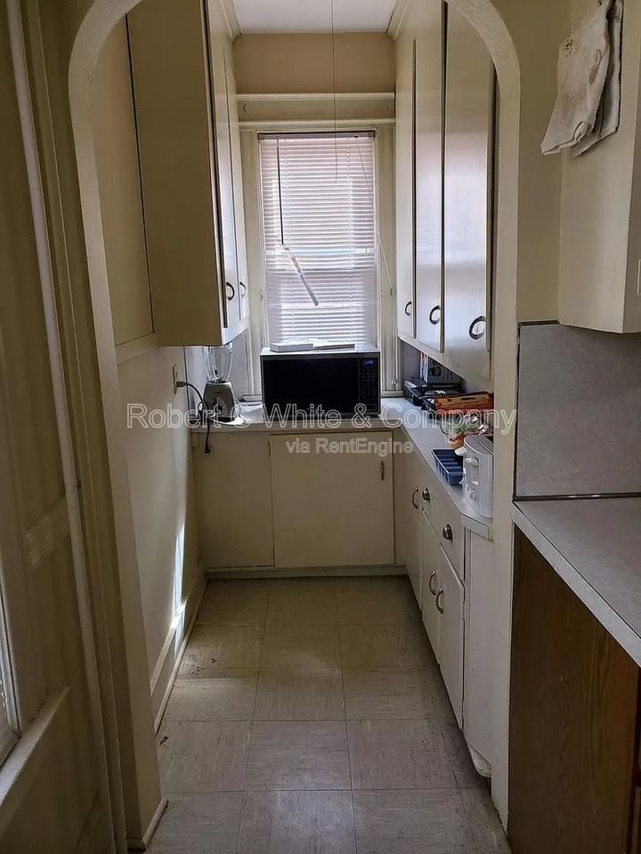 137 Liberty St #1 - Photo 4 of 16