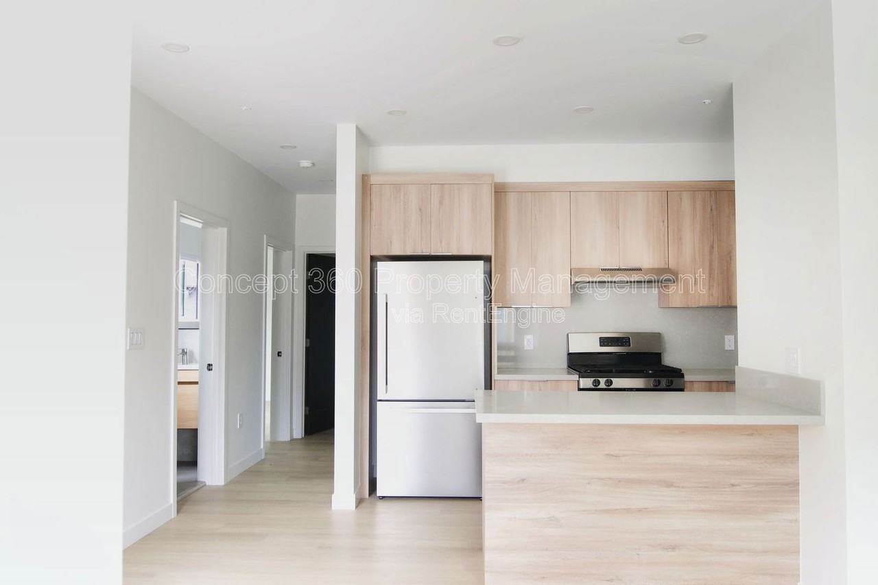 2293 Termino Ave #A - Photo 4 of 16