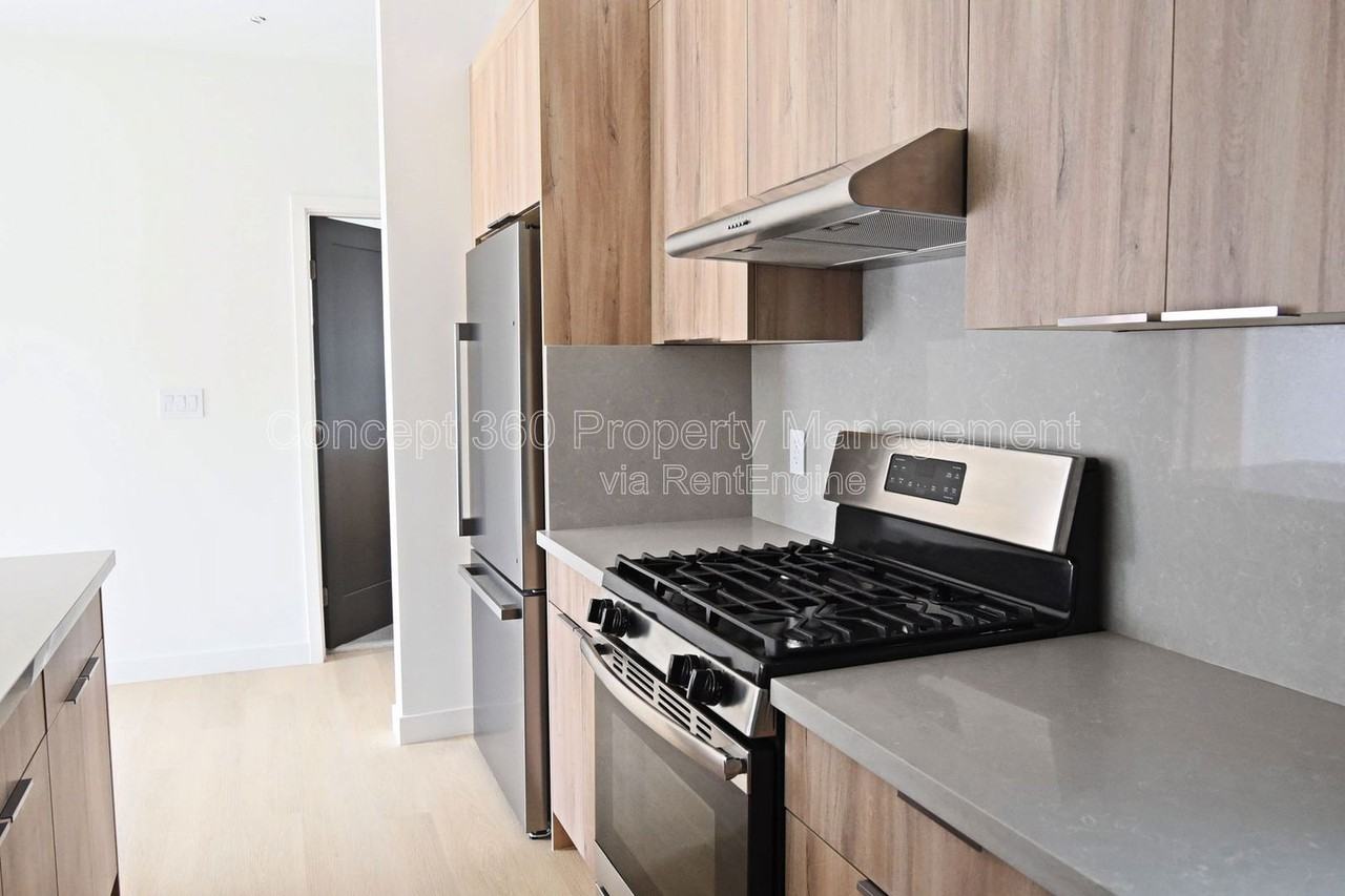 2293 Termino Ave #A - Photo 7 of 16