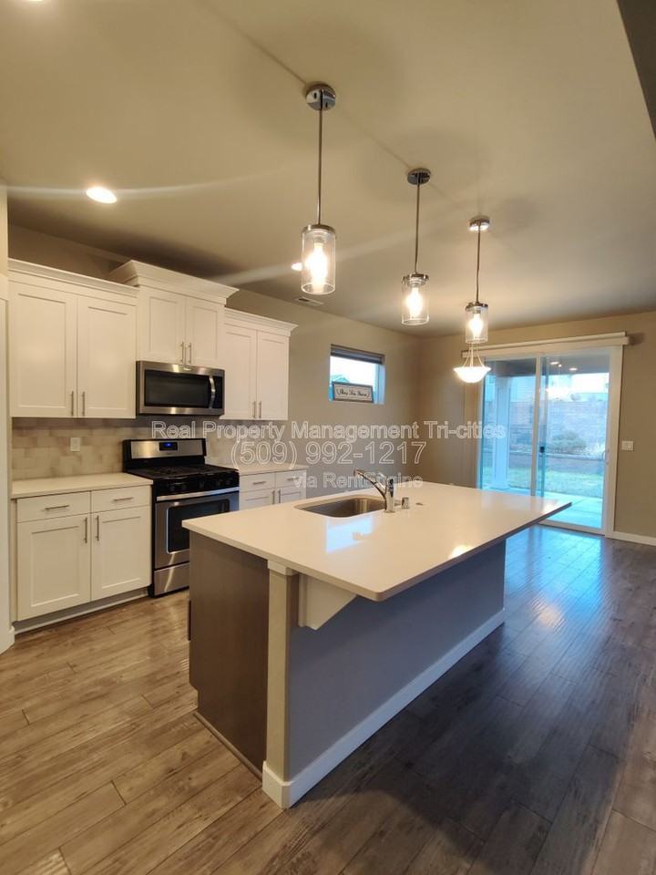 8817 Grandview Dr - Photo 3 of 21