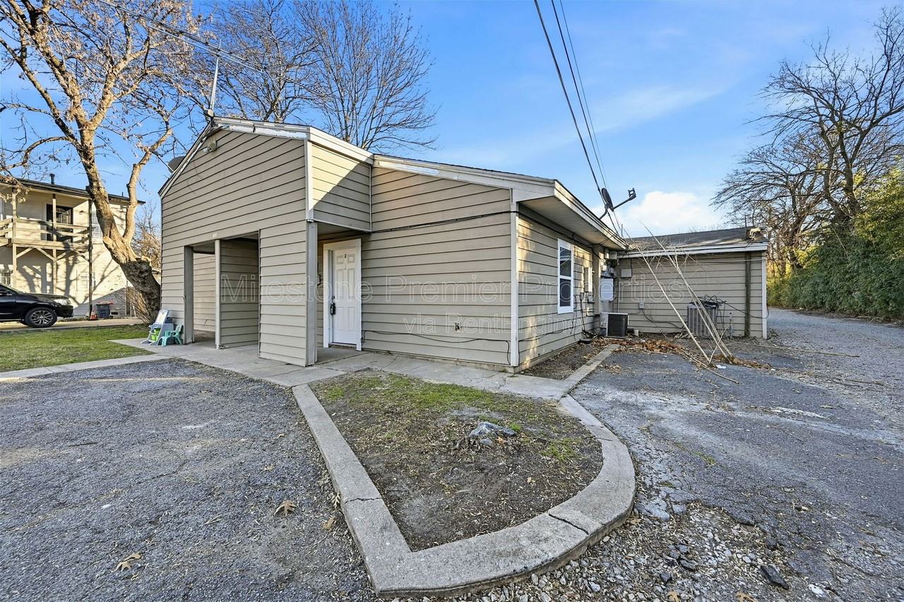 817 S Elm St #2 - Photo 4 of 17