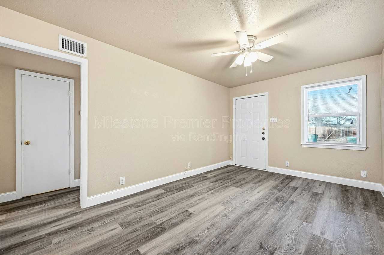 817 S Elm St #2 - Photo 5 of 17