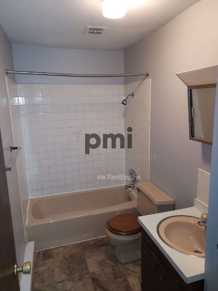 371 Southland Dr #33 - Photo 3 of 17