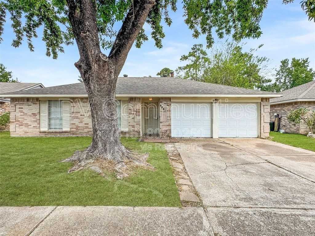 8323 Buckeye Glen Ln - Photo 3 of 15