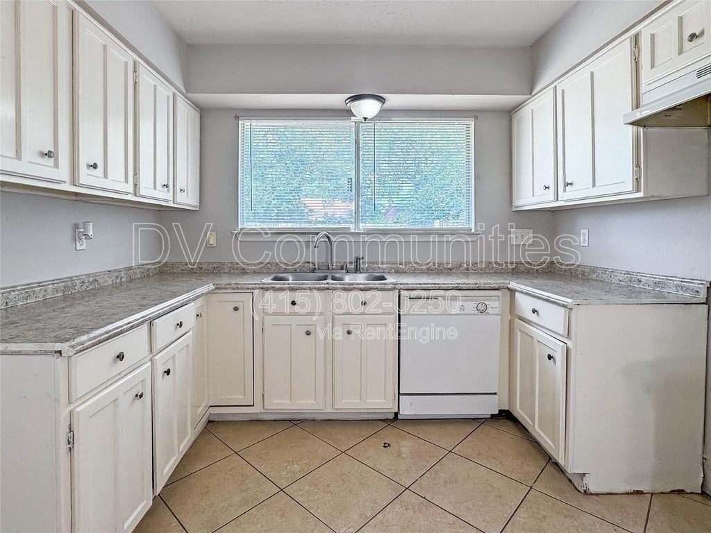 8323 Buckeye Glen Ln - Photo 4 of 15