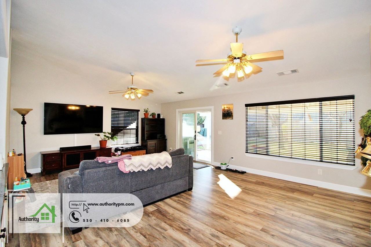 11540 Vista Del Rio - Photo 4 of 30